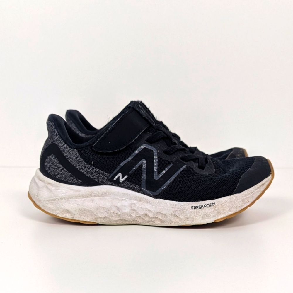 New Balance Black and White Kids Sneakers 13